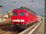BR 232 mit Zugen 232 704-7 steht am 16.05.2010 mit dem IC 145 nach Stettin im Bahnhof Angerm�nde zur Abfahrt bereit