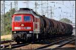 BR 233 mit Zugen 233 702-0 mit einem Kesselzug unterwegs nach Stendell. Stralsund, H�he Srg am 31.08.09 
