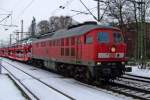 233 264-1 kommt mit einen Autozug aus Maschen. (06.02.10)  ...