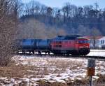 233 596 legt sich mit einem M�llzug am 25.2.2010 von ...