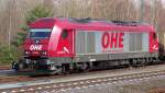 OHE 270080 steht mit einen leeren Holzzug in Munster (01.04.10) ...