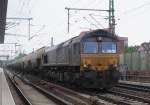 Eine Class 66 fuhr mit einen Gz Kohlenstaubwagen am 09.05.2010 ...