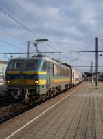 IC 2333 mit Zuglok 2751 (Lokeren - Poperinge), bei der ...