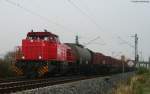 AVG 469 mit einem gemischten G�terzug an der Bk Basheide ...