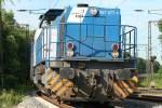 Die 207 077-1 der Duisport Rail zieht einen Gz durch ...