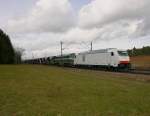 285-107 mit einer Nohab,und einem Schotterzug nach Regensburg bei Beratzhausen.(28.3.2010) ...