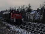 BR 294 Die 294 767 -9 mit einem ewiiiiiiiig laaaangen G�terzug begnete mir und Julian H. am 04.01.2010 nahe REgensburg Wahllhalla stra�e.
