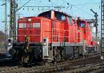 294 682-0 mit 362 540-7 bei der Ausfahrt aus dem ...