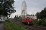 BR 294 294 743-0 als FZT 54358 an der Libori-Kapelle und der j�hrlichen Libori-Kirmes mit dem bekannten Riesenrad im Hintergrund, 27.07.2010. 