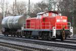 br-294-remotorisiert-ab-294-501 Die 295 725-7 zieht einen Kesselwagen durch K�ln West am 29.12.2009
