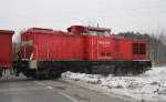 298 334-4 schiebt die mit Schrott der Firma Steil beladenen ...