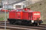 298 308-8 auf dem Weg zum Ausbesserungswerk um einige G�terwagen ...