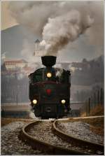 Auf der Feistritztalbahn f�hrt die Schmalspurdampflok U8 mit einem Sdz, ...