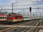 Die 350 016 am 03.04.2010 mit einem R bei der ...