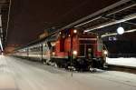 BR 362 362 853 setzt den IC-Park am Abend des 02.02.2010 nach Gleis 2 des Hbf Stralsund