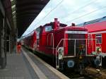 BR 362 362 911-0 wird gleich eine Doppelstock-Garnitur in den Abstellbereich des Saalfelder Bahnhofs bef�rdern. Die Austausch-Garnitur steht nebenan auf Gleis 3. (17.05.2010)