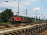 BR 362 362 568-8 rangiert am 25.06.'10 einen langen, schweren G�terzug in den �bergabe BHf. von Hosena