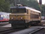 Die 363-030 noch in alter Lackierung im Grenzbahnhof Spielfeld/Stra� am ...