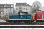 BR 365 Ein Herz f�r alte Farbschemas haben die Betriebseisenbahner der Ulmer RAB, denn durch ihr Bem�hen gelang es u. A. die 365 143-7 wieder ozeanblau-beige zu lackieren. Am 19.2.2010 konnte ich sie im Ulmer Hauptbahnhof festhalten.