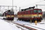 371 001 und 371 015 begegnen sich am 06.03.10 in ...