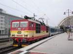 BR 371 371 005-0 (Pepin) mit dem EC 171 von Dresden Hbf nach Budapest-Keleti pu, am 28.03.10.
