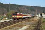 371 001-9 ( Lucka ) tr�gt genau wie die meisten ihrer Wagen ...