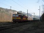 372 008-3 der Tschechischen Staatsbahn zieht am 25.03. 10 einen Container ...