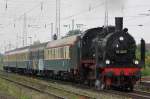 Die 38 2267 am 15.5.10 mit ihrem Sonderzug in Ratingen-Lintorf ...