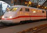 Ein ICE 1 mal n�her betrachtet ; K�ln Hbf 18.12.09 ...