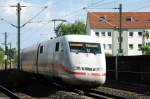 ICE bei der Durchfahrt durch den Bahnhof N�rnberg-Glei�hammer, am 23.05.2010. ...