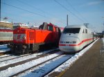 br-401-ice-1-triebkopfe-oder-wagen 2067 103-8 und Br 401 in Wien Westbahnhof am 17.11.2007
