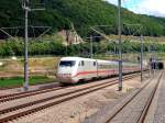 ICE bei der Durchfahrt durch den Bahnhof Kinding (Altm�hltal)  ...