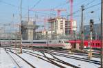 401 565 am 08.03.10 bei der Ausfahrt in M�nchen Hbf ...