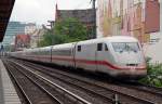 Ein ICE 1 f�hrt am 12.06.10 am S-Bahnhof Savignyplatz vorbei ...