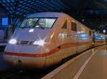 br-402-ice-2 402 003-8 steht abfahrbereit in K�ln Hbf. am 12.12.09