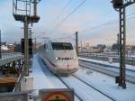 ICE 2 nach K�ln bei der Einfahrt in den Berl. ...