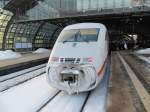 Vereiste Bug/-Heckklappe eines ICE 2 im Berl. Hbf.. 03.01.2010  ...