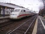 br-402-ice-2 Ein ICE 2 bei der ausfahrt aus den Bonner Hbf am 6.2.10