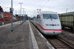Wegen einer Blockierung durch einen G�terzug, muss der ICE 2 ...