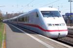 Ein ICE 2 heizt durch den Bahnhof Uelzen (13.04.10) ... Ein ICE 2 heizt durch den Bahnhof Uelzen (13.04.10) ...