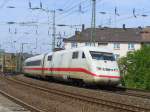 br-402-ice-2 Der ICE 942 von Berlin Ostbf kommend nach K�ln/Bonn Flughafen legt sich bei D�sseldorf-Volksgarten in die Kurve. 24.04.2010