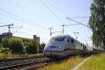 br-402-ice-2 ICE 2 Triebkoft f�hrt am 17.06.2010 durch Gleis 11 in Lehrte.