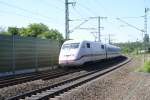ICE 2 Triebkoft (402 014-5,) beim durcfahren von Lehrte am ...