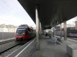 br-4023 Eine S-Bahn beim Halt des im Dezember 2009 in Betrieb genommenen S-Bahnhofes Salzburg-Aiglhof