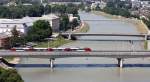 br-4024 Ein 4024 �berquert als S3 nach Freilassing kurz vor der Einfahrt in die Haltestelle Salzburg M�lln-Altstadt die Salzach. 20.7.10
