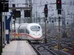 ICE 3 mit Gleisvorfeld in Frankfurt a.M. Hbf  ...