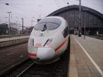 Ein ICE 3 im K�lner Hbf am 6.2.10. Wie man ...
