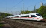 Der DB 403 025 durchf�hrt hier K�ln-West.
Kleines R�tsel: 
Dieses ICE3-Bild ...
