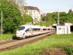 403 012 hat soeben den Pragtunnel in Stuttgart-Feuerbach verlassen und ...