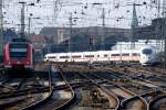 Aus Dortmund Ausfahrende 422 034-9 mit ICE3 auf dem Gleisvorfeld ...